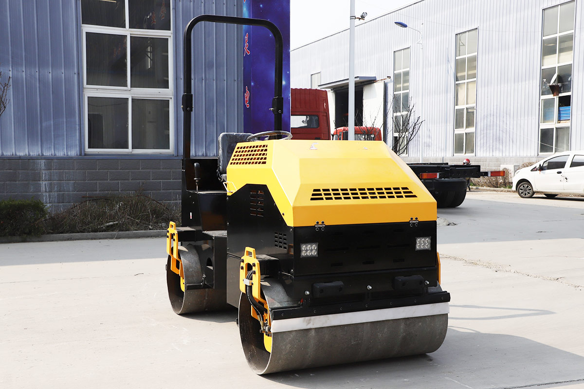 Mastering the Art of Operating a Road Roller: Essential Tips and Techniques